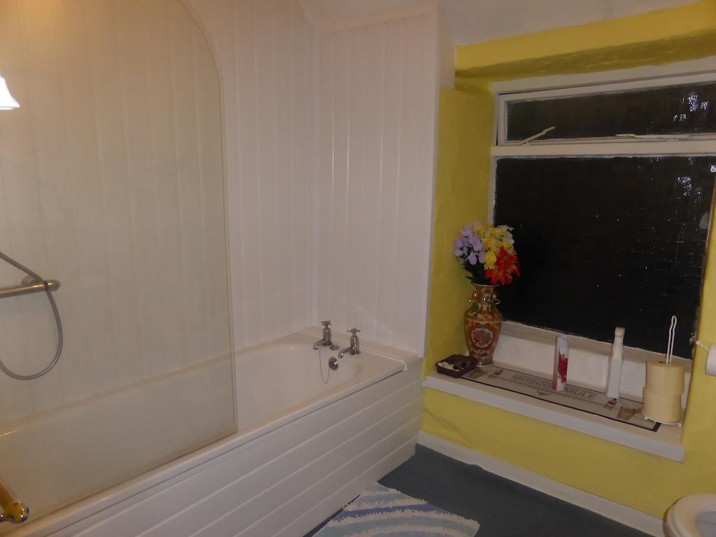 Kings Arms Hotel Penryn Room photo